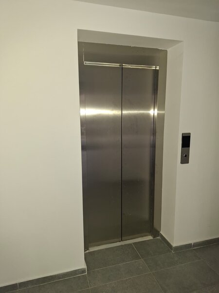 Calea Calarasilor Vand apartament cu doua (2) camere