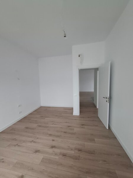 Calea Calarasilor Vand apartament cu doua (2) camere