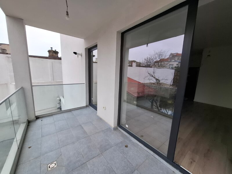 Calea Calarasilor Vand apartament cu doua (2) camere