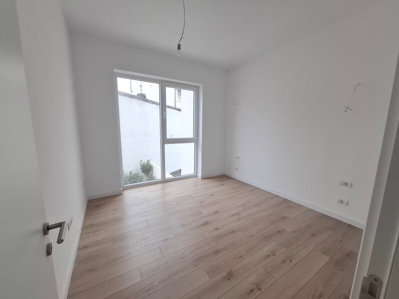 Calea Calarasilor Vand apartament cu doua (2) camere