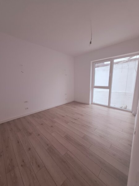 Calea Calarasilor Vand apartament cu doua (2) camere